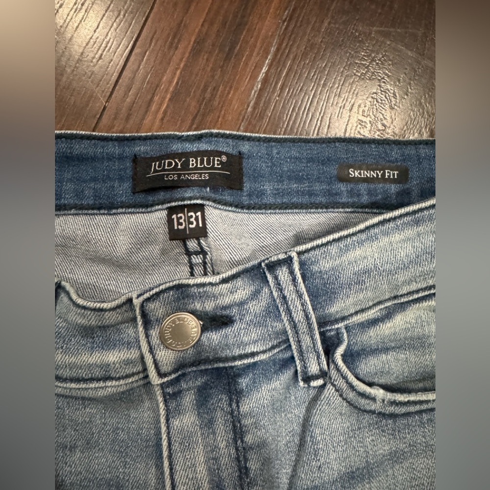 Judy Blue Light Wash Distressed Skinny Jeans - Picture 3 of 4